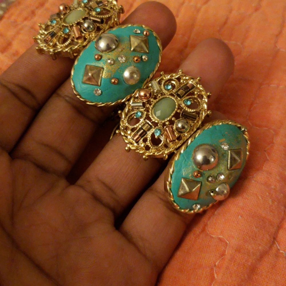 Gold and turquoise stretch bracelet